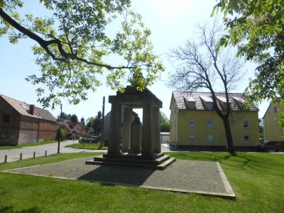 Kriegerdenkmal am Falkenhagener Anger 1518