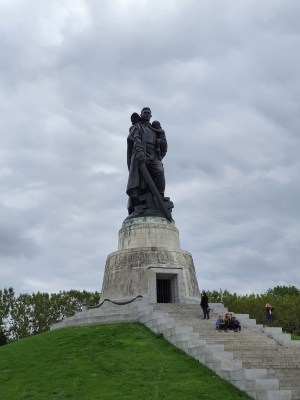 Sowjetisches Ehrenmal 4220_04