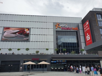 Mercedes Benz Arena 3920_08