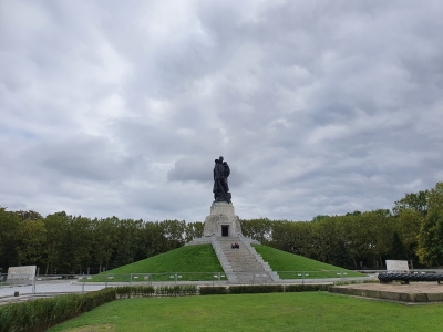 Sowjetisches Ehrenmal 4220_02